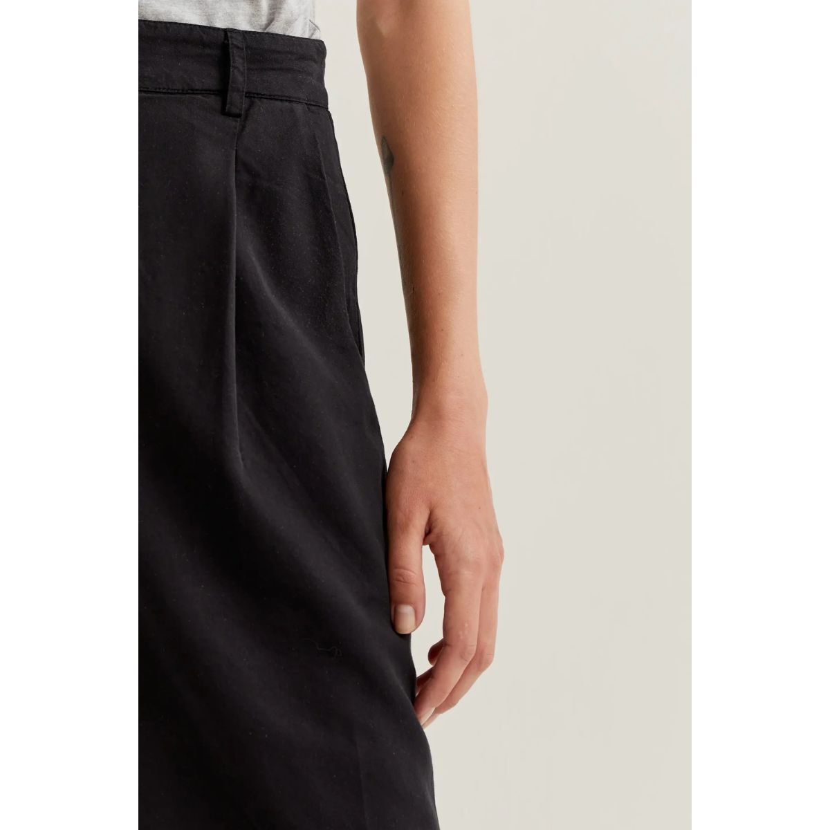 Black Tailored Shorts — Wild Pony - Public Mercantile