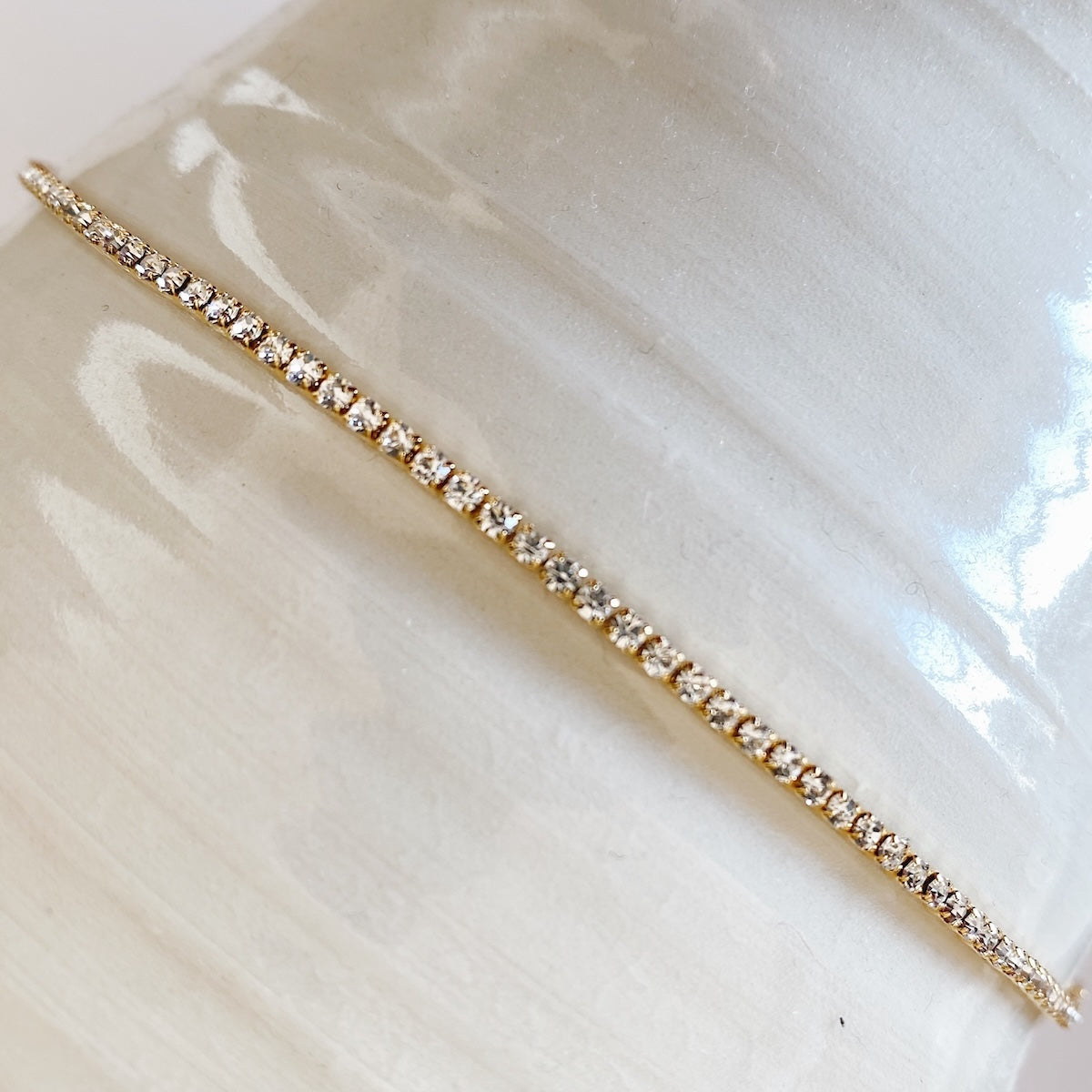 Boucles d'oreilles créoles torsadées en or 18 carats — Public Jewellery