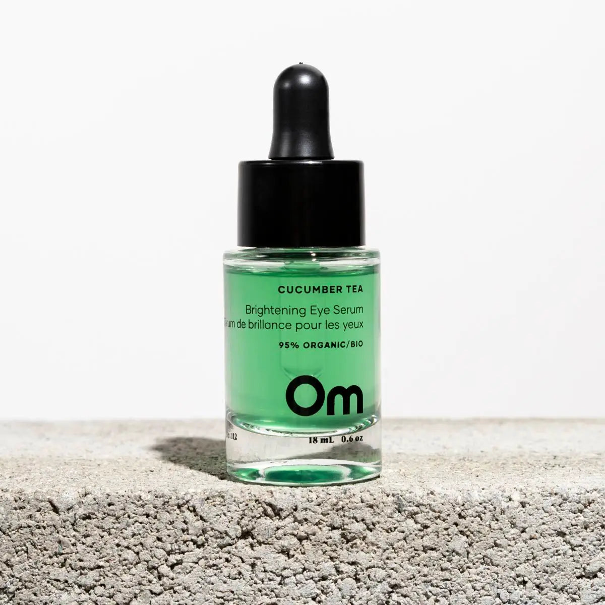 Sérum contour des yeux éclaircissant au thé de concombre — Om Organics