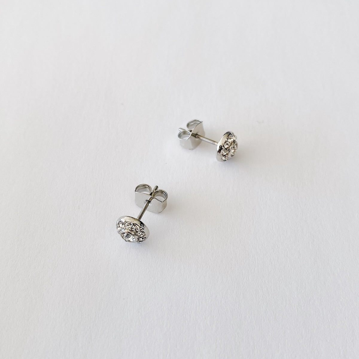 Boucles d'oreilles créoles torsadées en or 18 carats — Public Jewellery