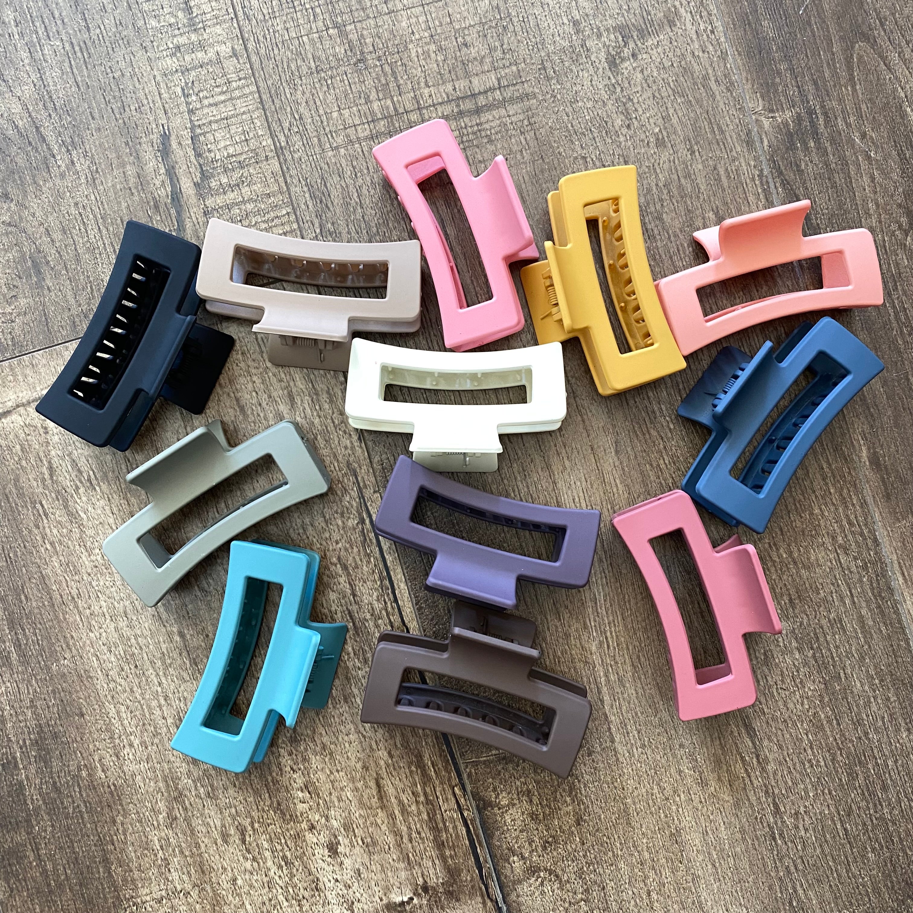 Medium Matte Hair Claw - Public Mercantile