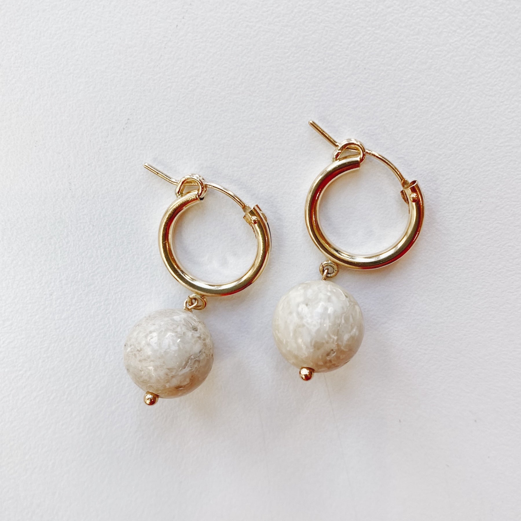 Boucles d'oreilles Boule Riverstone en or — Lisbeth