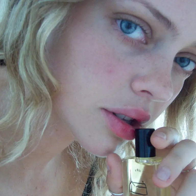 082 Perfume — La Tombée