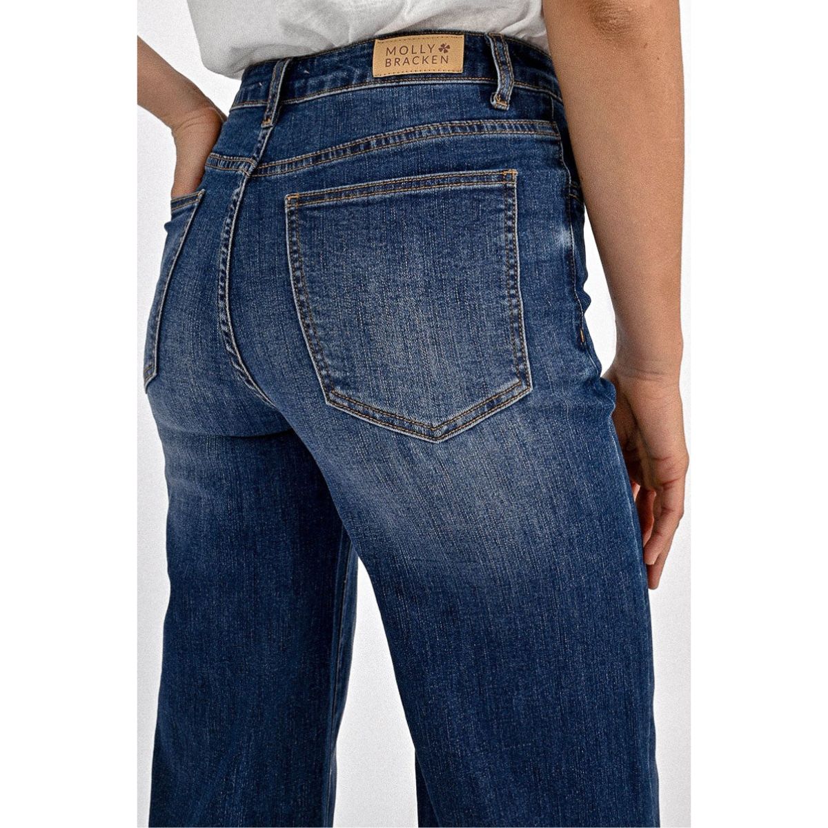 High-Waisted Jeans — Brut Blue