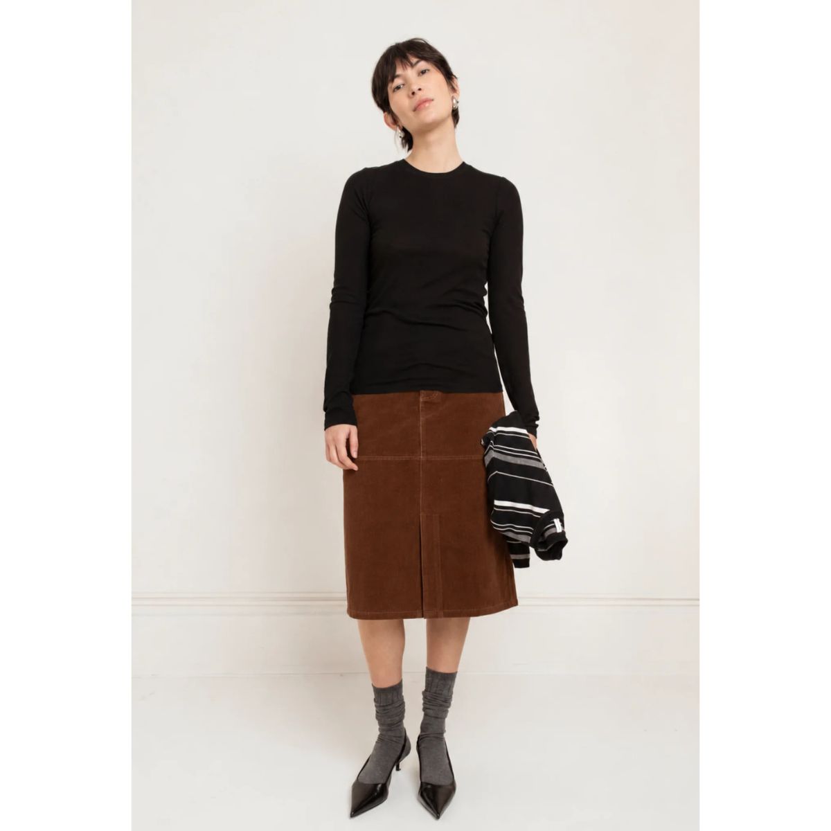 Paper Label Bree Slim Crew — Black