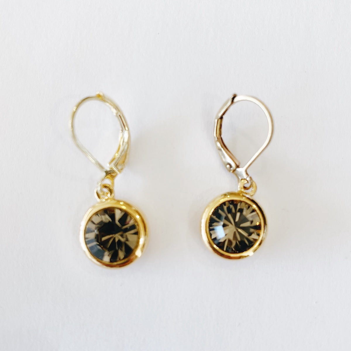 Boucles d'oreilles créoles torsadées en or 18 carats — Public Jewellery