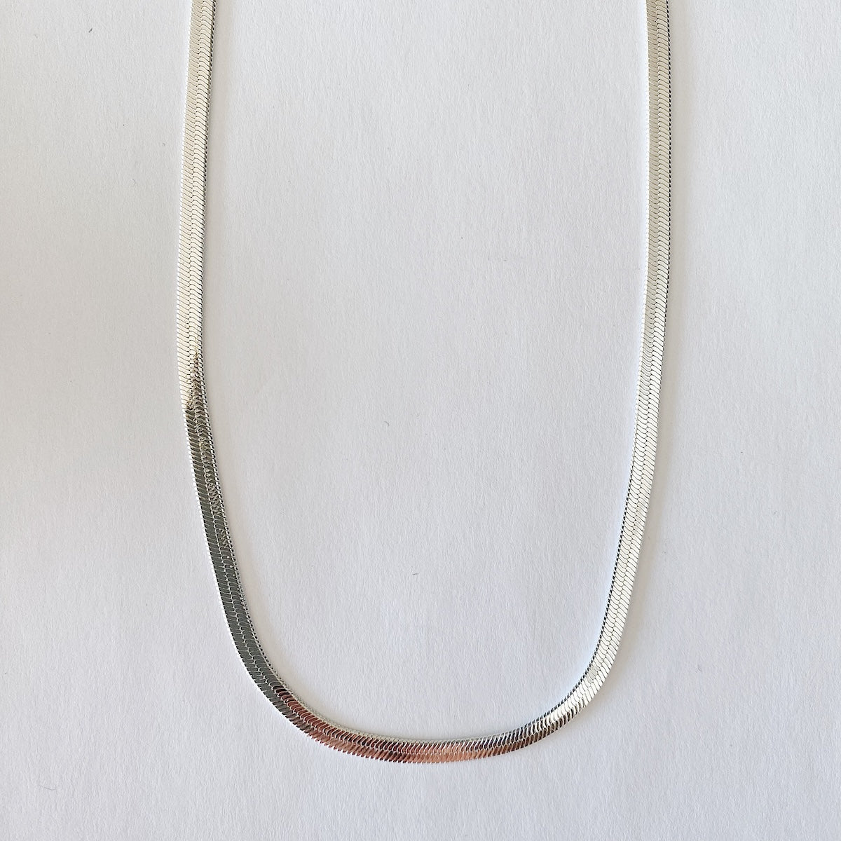 Boucles d'oreilles créoles torsadées en or 18 carats — Public Jewellery