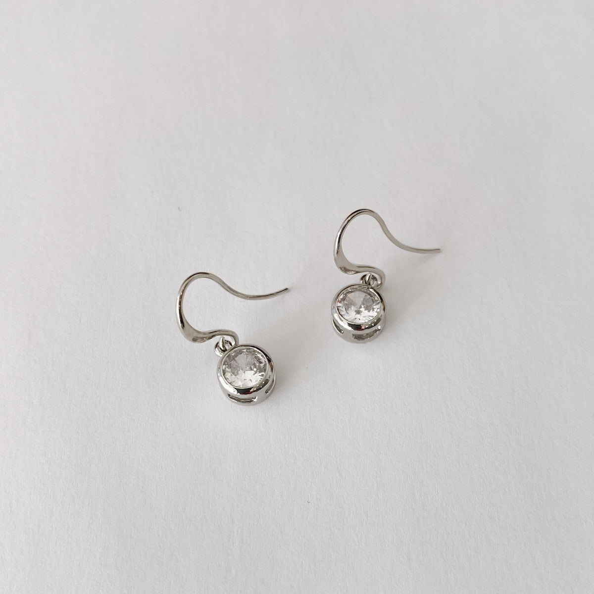 Boucles d'oreilles créoles torsadées en or 18 carats — Public Jewellery