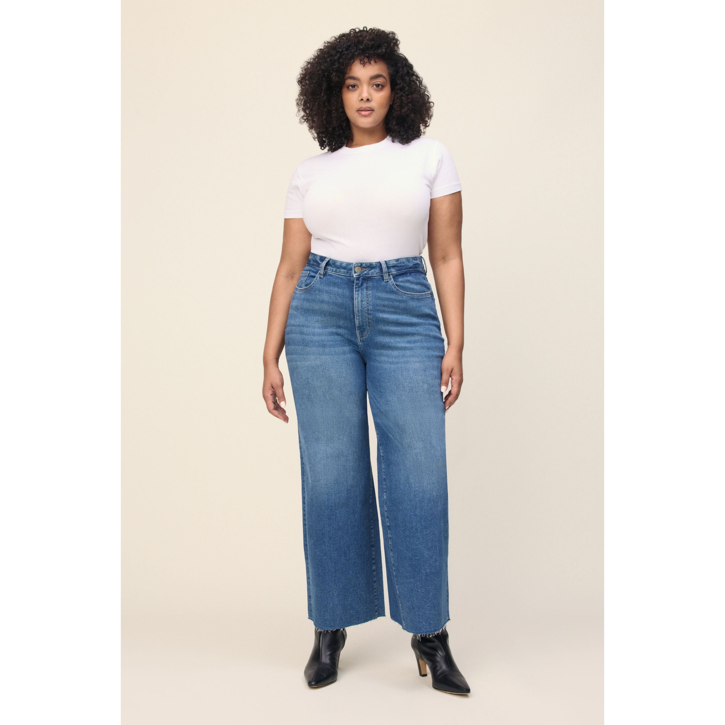 Jean court et large en denim chaîne et trame ICN — Cross Roads