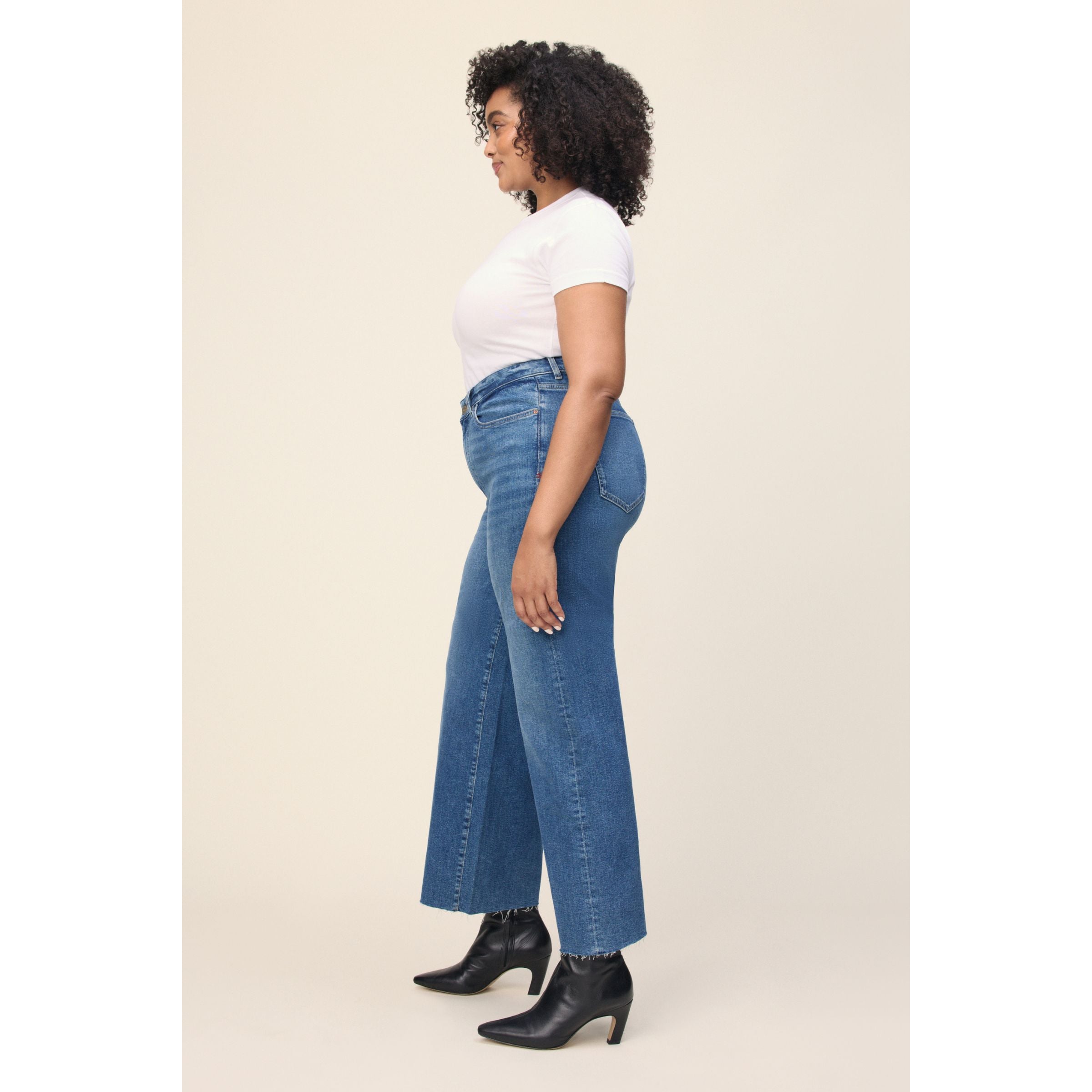 Jean court et large en denim chaîne et trame ICN — Cross Roads