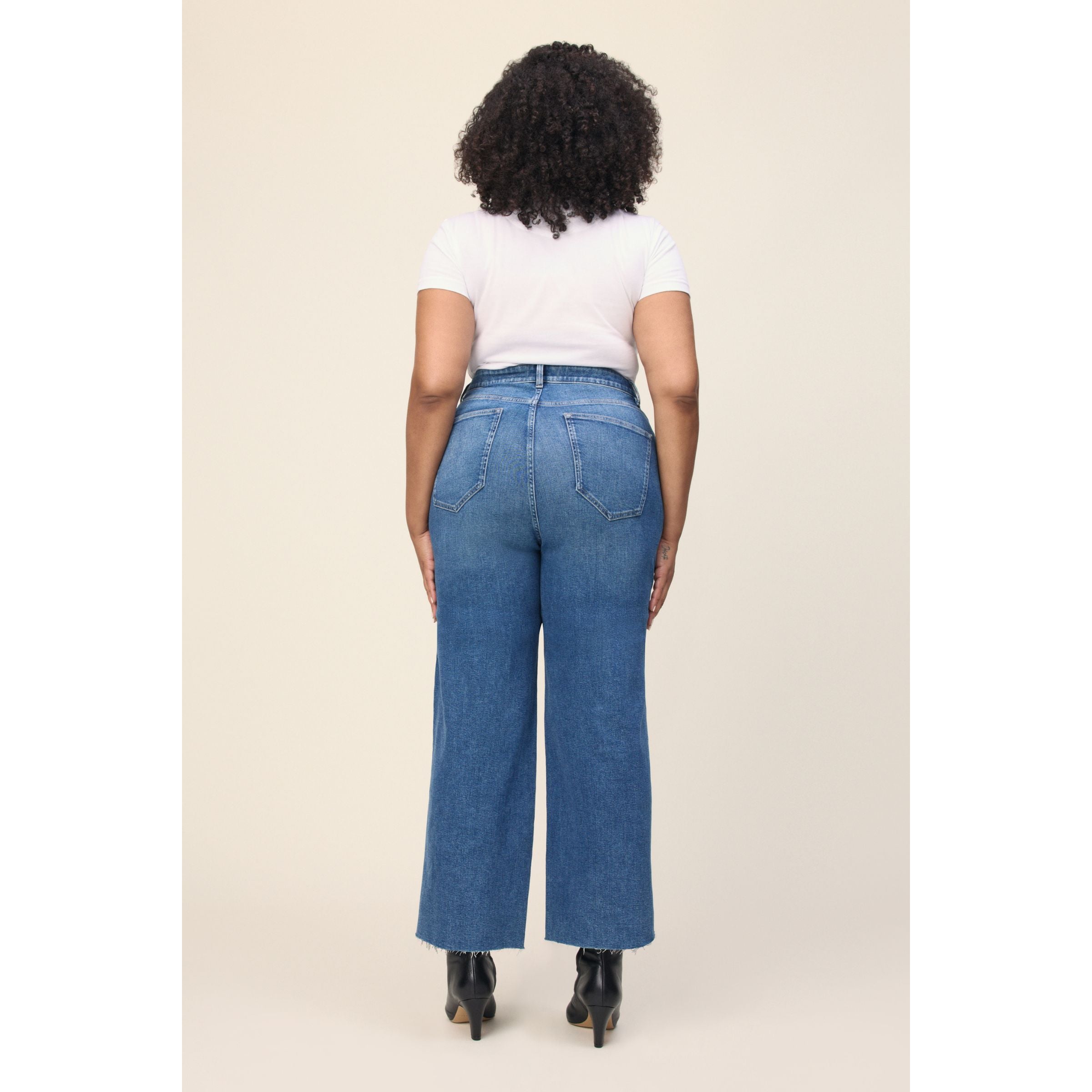 Jean court et large en denim chaîne et trame ICN — Cross Roads