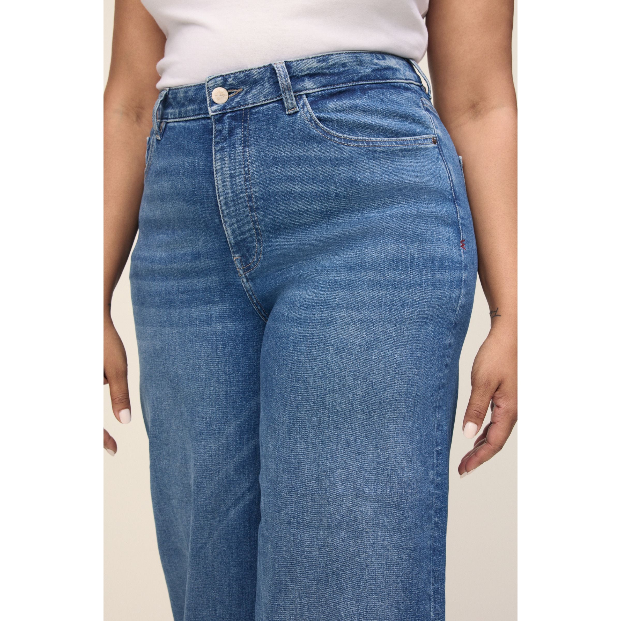 Jean court et large en denim chaîne et trame ICN — Cross Roads