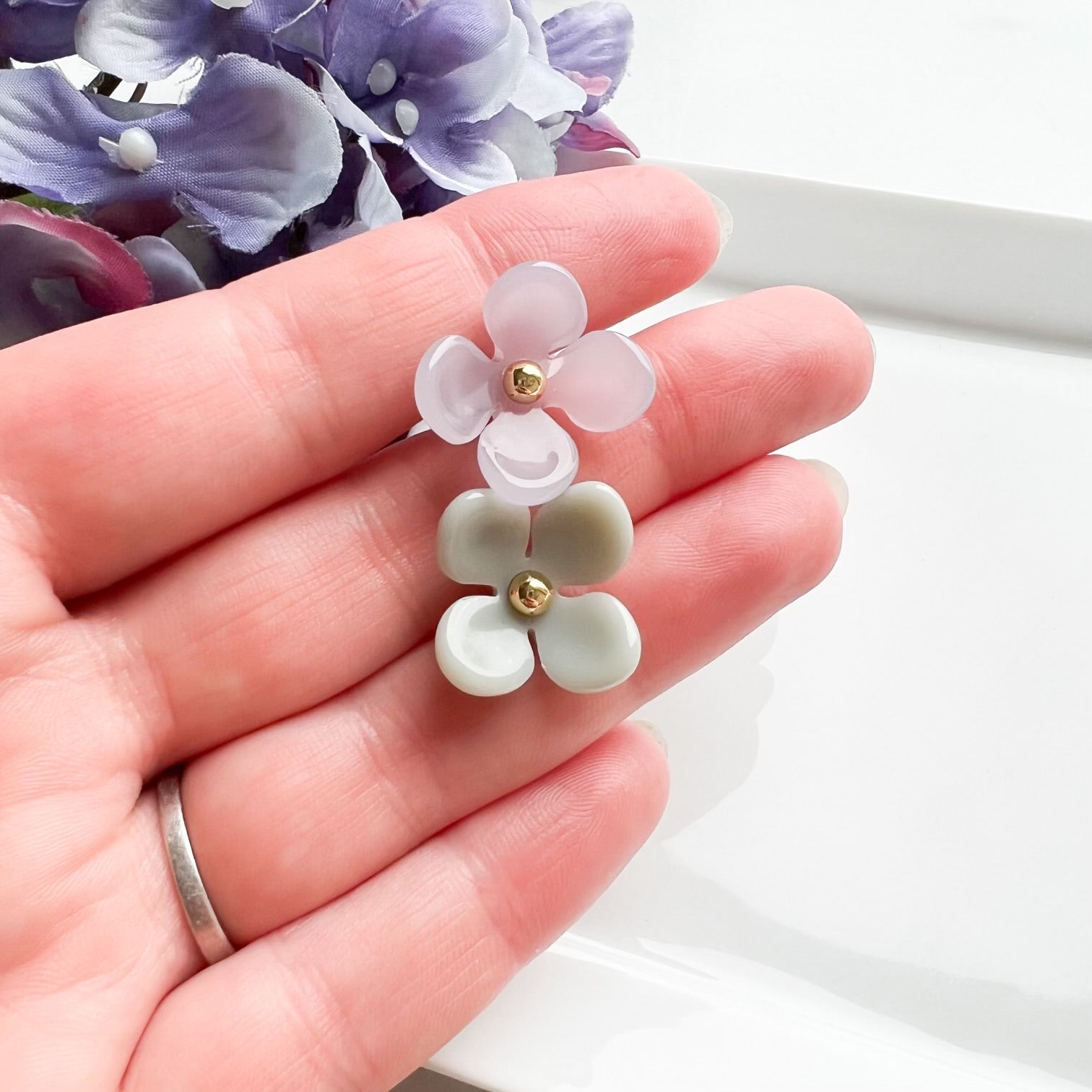 Boucles d'oreilles à tige en acétate d'hortensia