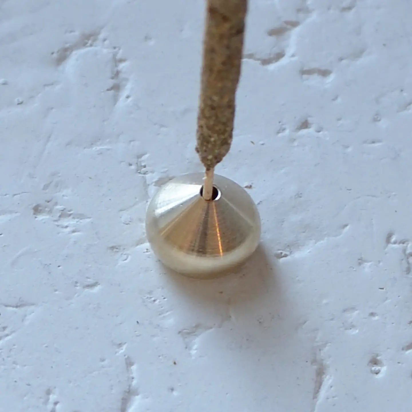 Porte-encens en laiton en forme de goutte d'eau — Moyen