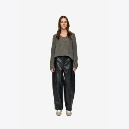 Minimum Gina Mohair V-Neck Jumper — Kambaba - Public Mercantile