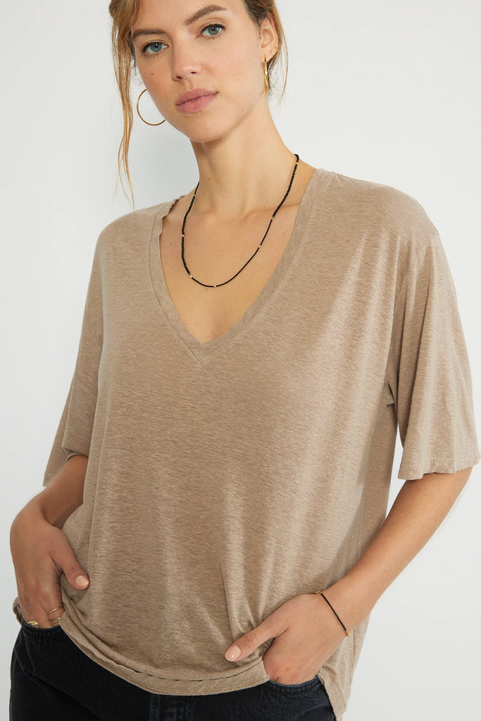 Ética Ulli Relaxed V-Neck Tee - Dune